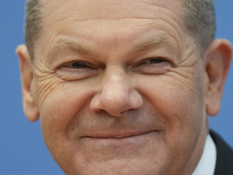 Olaf Scholz élu chancelier, l'ère Merkel se referme