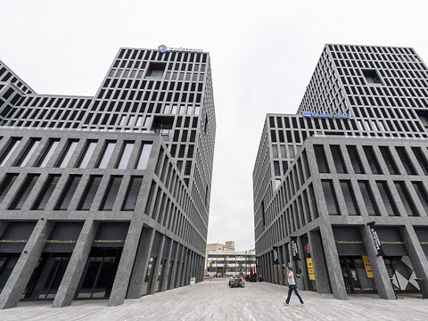 Genève reste 