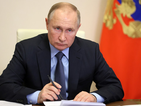 L'UE ferme face à Moscou, discute de sanctions sans précédent