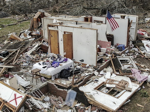 Biden dans le Kentucky, frappé par des tornades dévastatrices