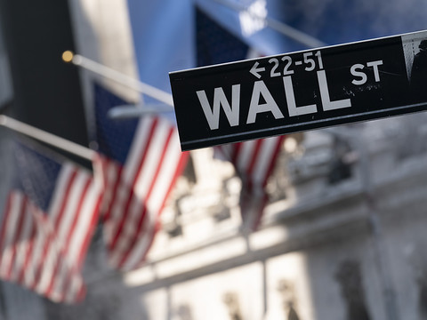 Vers trois hausses des taux prévues en 2022 aux Etats-Unis