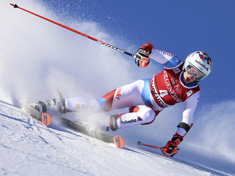 Géant de Courchevel: Gisin dans le coup, Hector mène