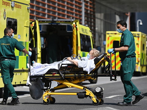 Taux d'hospitalisation plus faible avec Omicron, selon des études