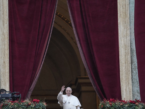 Le pape appelle au 