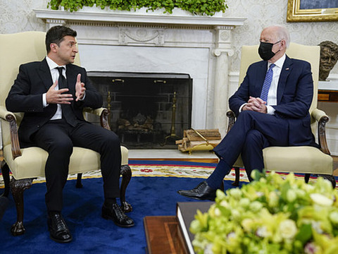 Joe Biden assure à l'Ukraine qu'il répondrait à une invasion russe
