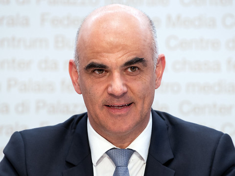 Alain Berset et les cantons renoncent à de nouvelles mesures