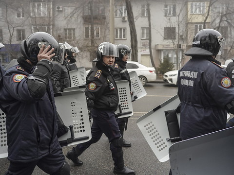 Etat d'urgence au Kazakhstan, le pays en proie aux émeutes