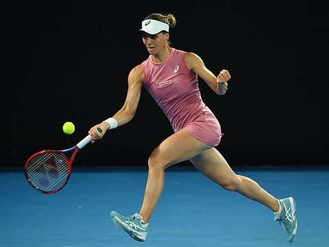 Golubic battue en trois sets par Halep