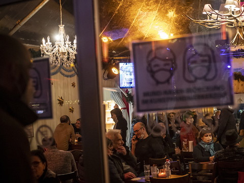 L'Allemagne restreint encore l'accès aux restaurants et bars