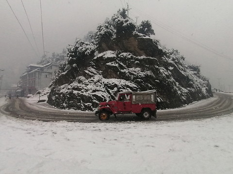 Pakistan: au moins 21 personnes mortes coincées dans leurs véhicules par une tempête de neige