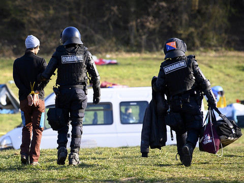 Trois experts de l'ONU inquiets des accusations contre la police