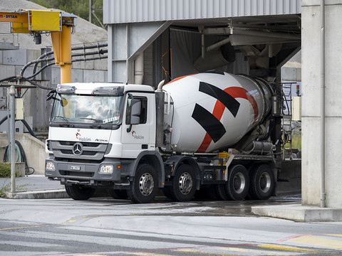 Holcim rachète le français PRB