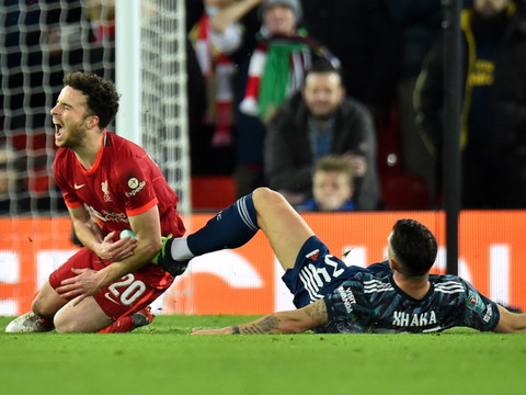 Granit Xhaka voit rouge pour la cinquième fois