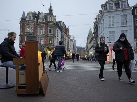 Les Pays-Bas vont assouplir les restrictions anti-Covid