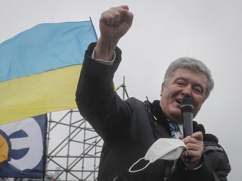 L'ex-président Porochenko rentre en Ukraine et risque la détention