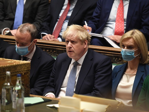 Pour sauver sa tête, Boris Johnson contre-attaque