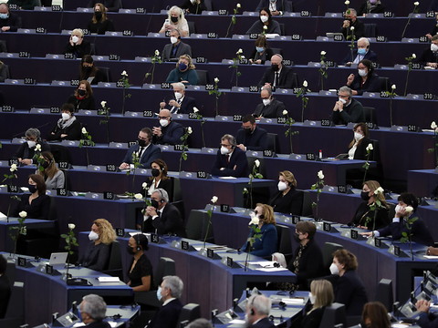 Le Parlement européen rend un dernier hommage à son président