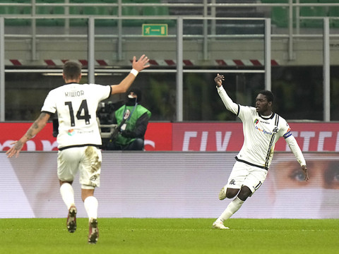 Milan, surpris par La Spezia, manque le coche