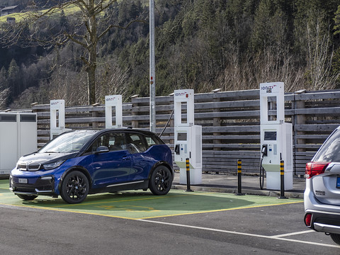 Repower: les CFF commandent 400 à 600 stations de recharge