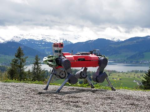 Un robot de l'EPFZ gravit l'Etzel en 31 minutes