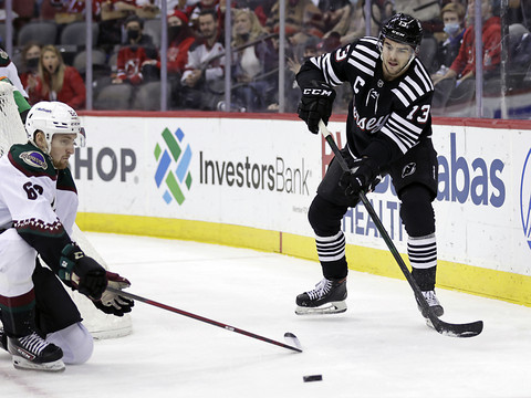 Nico Hischier marque mais perd