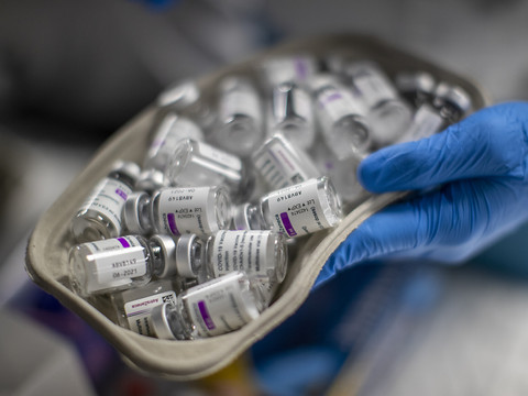 Le Parlement adopte la loi sur la vaccination obligatoire