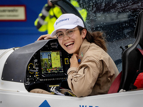 Une jeune pilote boucle un tour du monde en solo en Belgique