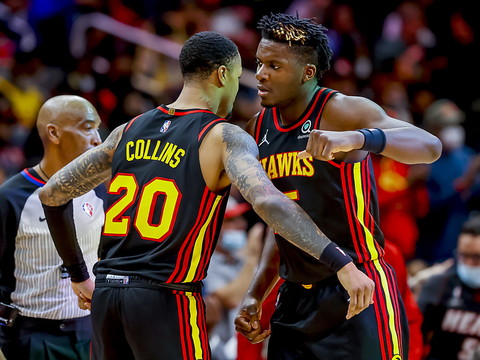 Capela et les Hawks battent Miami