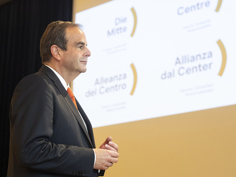 Le Centre se profile comme le parti des solutions solidaires