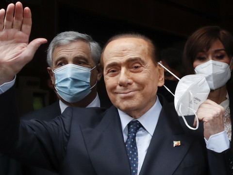 Berlusconi renonce à briguer la présidence italienne