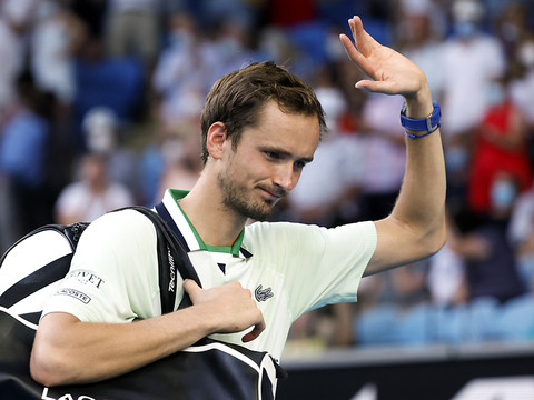 Daniil Medvedev qualifié presque dans la douleu