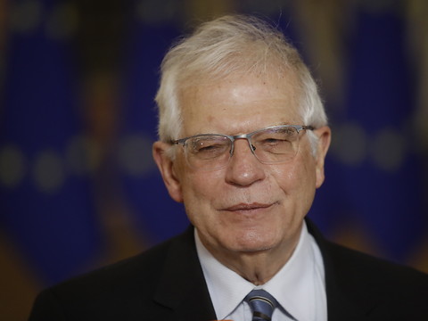 Ukraine: l'UE ne suit pas Washington qui rappelle les familles de diplomates