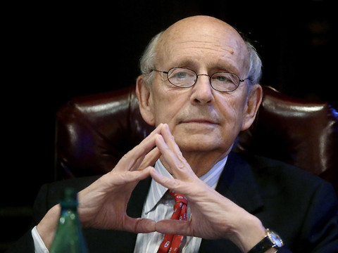 Le juge progressiste de la Cour suprême Stephen Breyer se retire