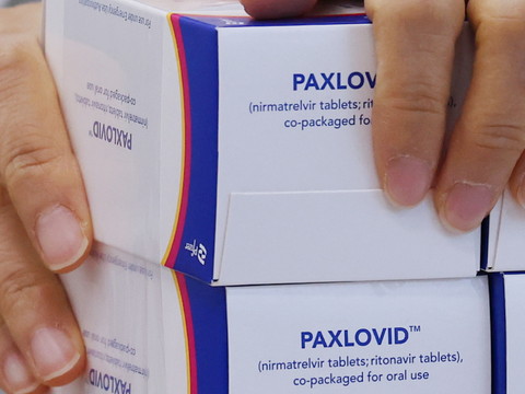 Le régulateur européen approuve la pilule anti-Covid de Pfizer