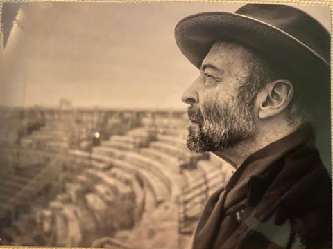 Le photographe René Robert meurt de froid dans les rues de Paris