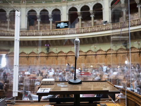Meilleure capacité d'action du Parlement face aux crises