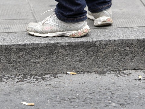 Genève interdit de fumer dans certains lieux extérieurs