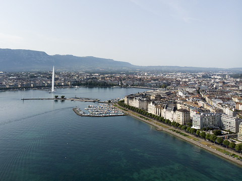 Genève: le Jet d'eau paré d'orange et de violet dimanche