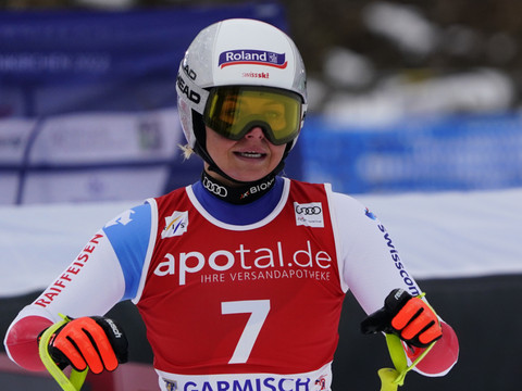 Descente de Garmisch: Doublé suisse, Suter devant Flury
