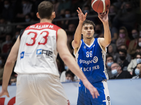 Fribourg Olympic remporte un match fou