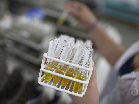 Les analyses médicales bien plus chères en Suisse qu'à l'étranger