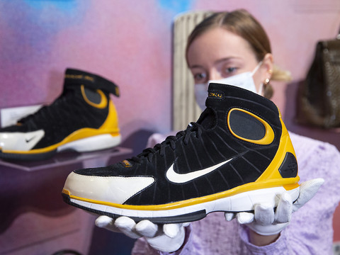 Nike porte plainte contre StockX pour la vente des NFT de baskets