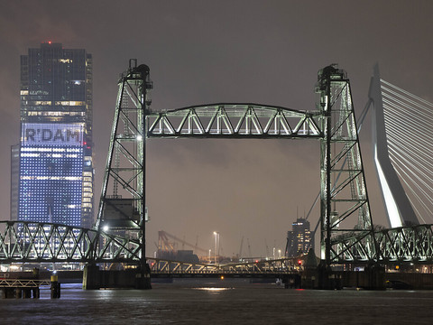 Yacht de Jeff Bezos: consternation sous le pont de Rotterdam