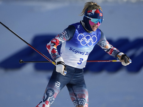 La Norvégienne Johaug enfin sacrée en individuel, Kälin 21e