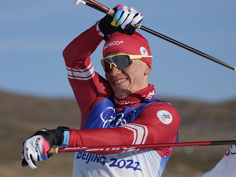 Bolshunov emmène un doublé russe, Baumann 15e