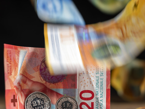 Le volume du marché obligataire en francs à des pics historiques