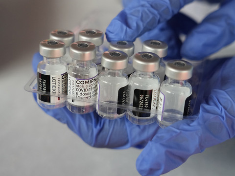 Pfizer prévoit des ventes liées au coronavirus de 54 milliards