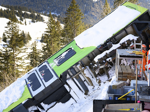 Train Villars-Bretaye: la voiture renversée remise sur les rails
