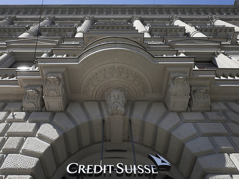 Déficitaire, Credit Suisse tourne la page d'une année calamiteuse