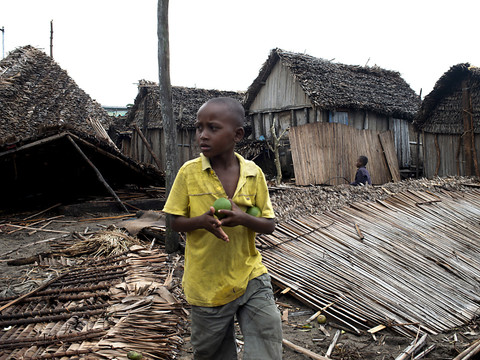 Cyclone Batsirai: les secours et recherches avancent, 94 morts